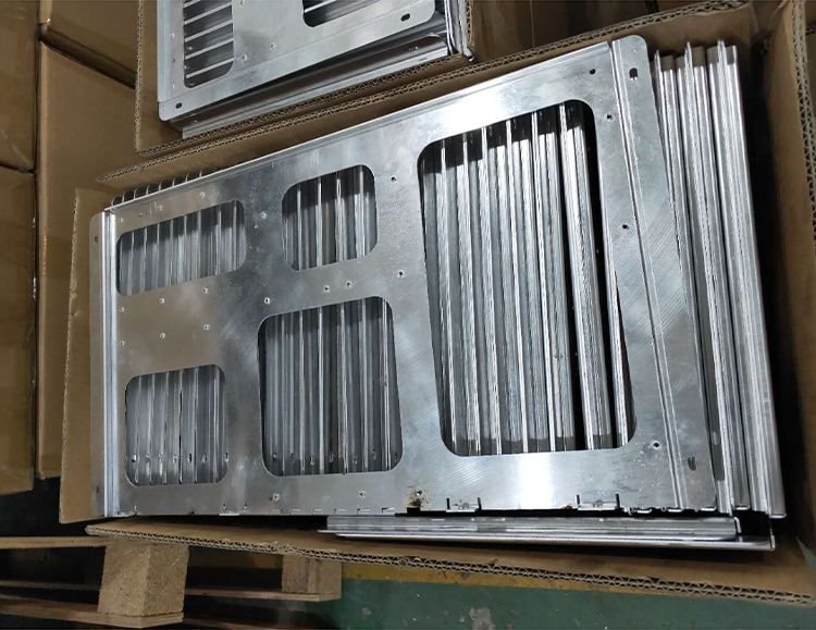 Customized-manufacturing-and-assembly-of-precision-sheet-metal-partsCustomized-manufacturing-and-assembly-of-precision-sheet-metal-parts